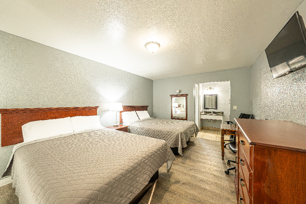 2 Queen Beds