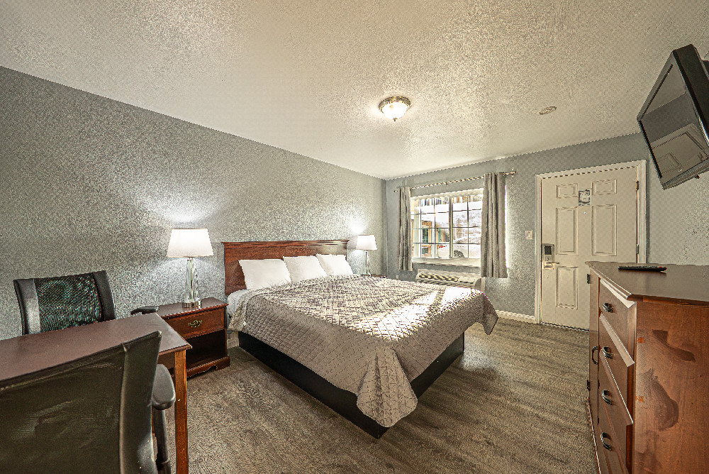 1 King Bed Accessible